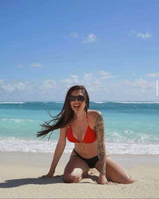 Страстная ночная бабочка Элизабет с обнаженными фото