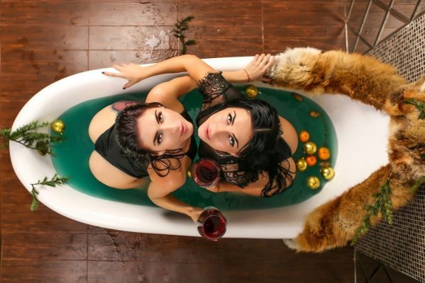   девушка Ника и Вика (Сочи)