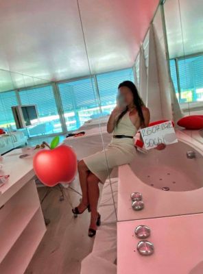 Купить проститутку в Сочи (Соня, тел. 8 993 310-74-97)