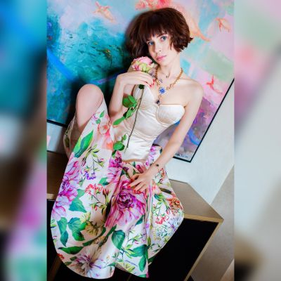 Шлюха за деньги (20 лет) работает в Сочи (Красная поляна)