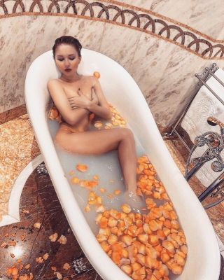 Снять девушку на час (Настя, 26 лет)