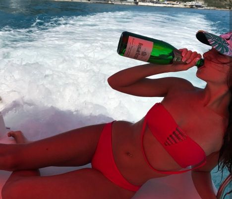 где снять телку по разумной цене (Ева Куни, тел. 8 963 162-88-53)