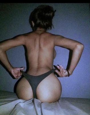 Подружки , 24 лет — минет в машине