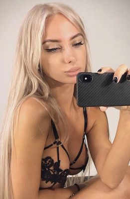 Наташа, 23 лет — минет в машине